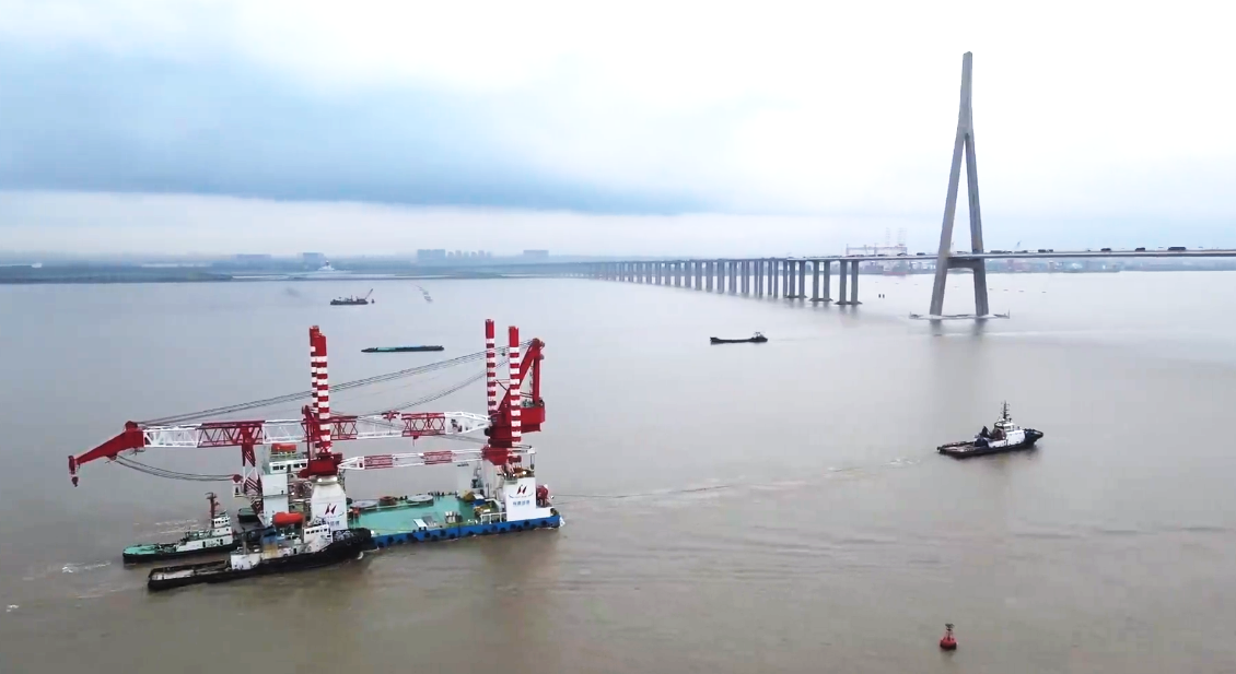 微特為亨通一航650T吊機保駕護航！