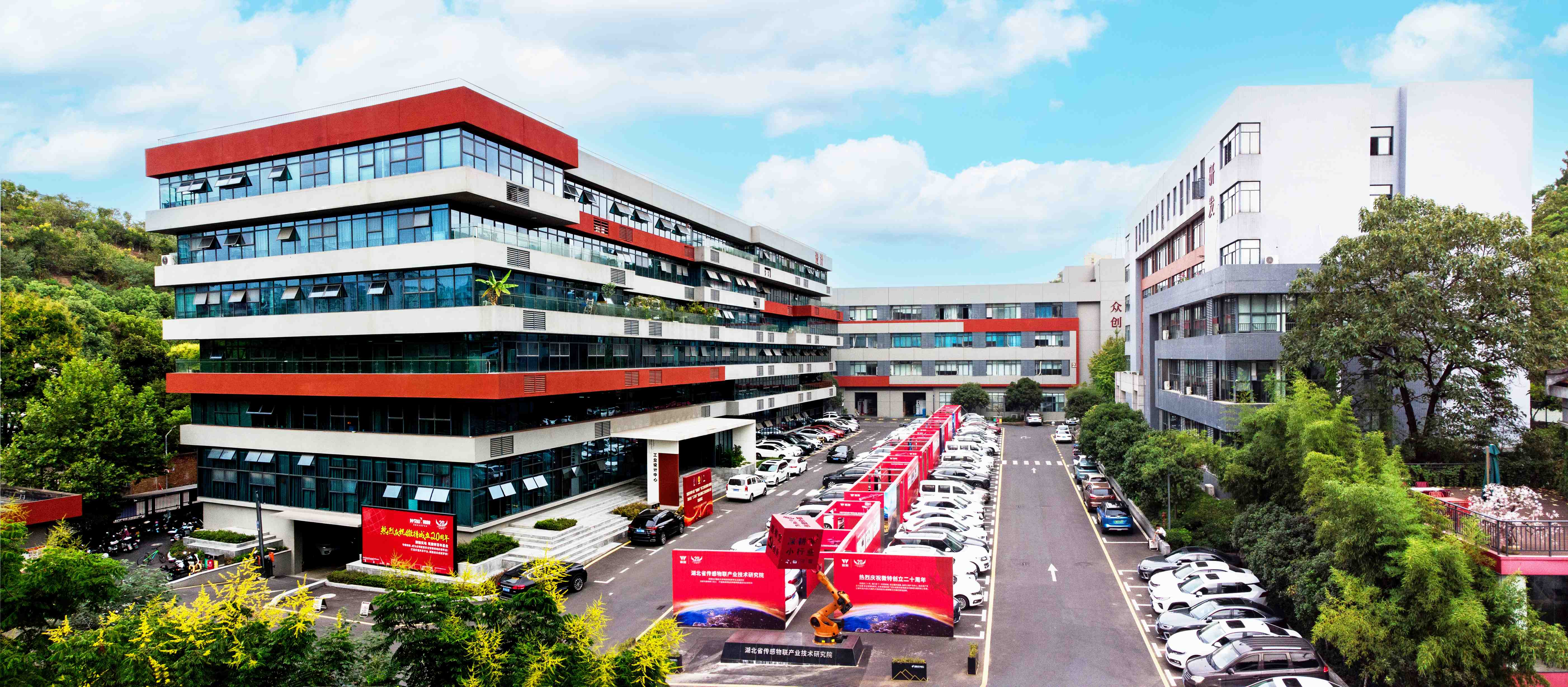 宜昌市市委副書記、市長陳紅輝蒞臨微特   